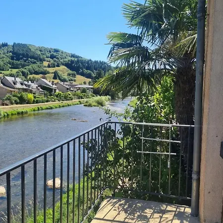 Prázdninový dům Les Pieds Dans Lot Saint-Geniez-dʼOlt