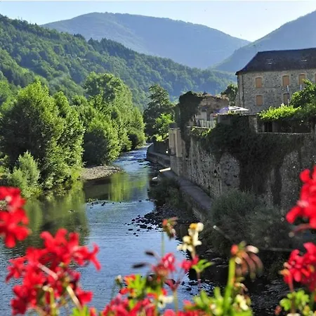 Les Pieds Dans Lot Saint-Geniez-dʼOlt